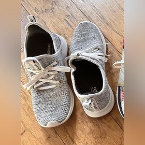 Adidas women’s size 9